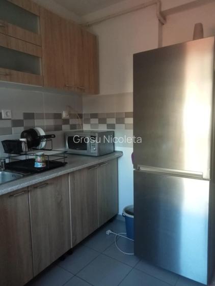 Închiriez apartament cu o cam  - 6