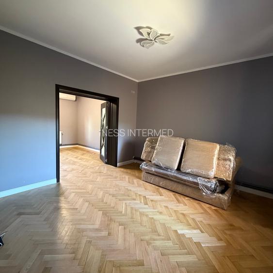 parter de vila stradal - Calea Vitan colt cu Mihai Bravu / 2 camere - 50mp - 3