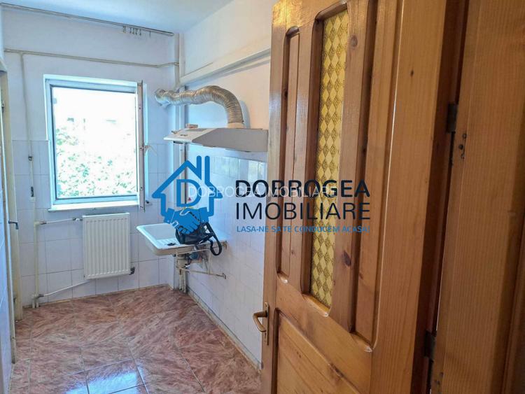 GAVRIOV CORNELIU -2 CAMERE DECOMANDAT, ETAJ 4 - 8