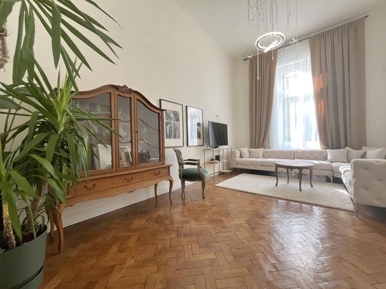 Apartament elegant de închiriat în Piața Maria