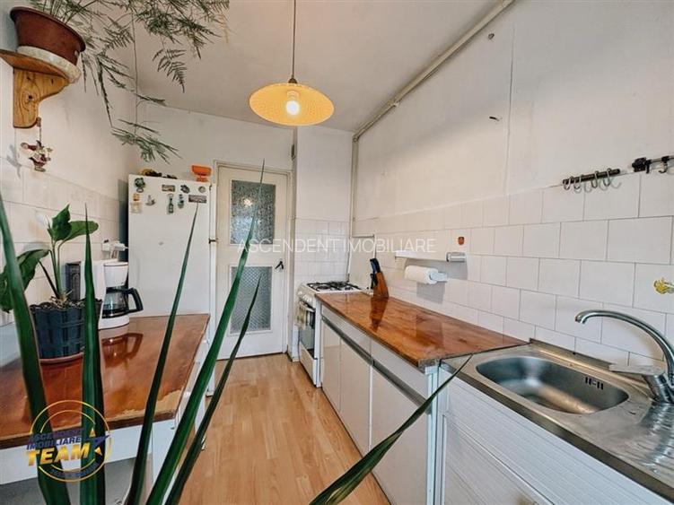 FILM! Apartament 2 camere decomandat, zona apreciabila, cartier Florilor Brasov - 6