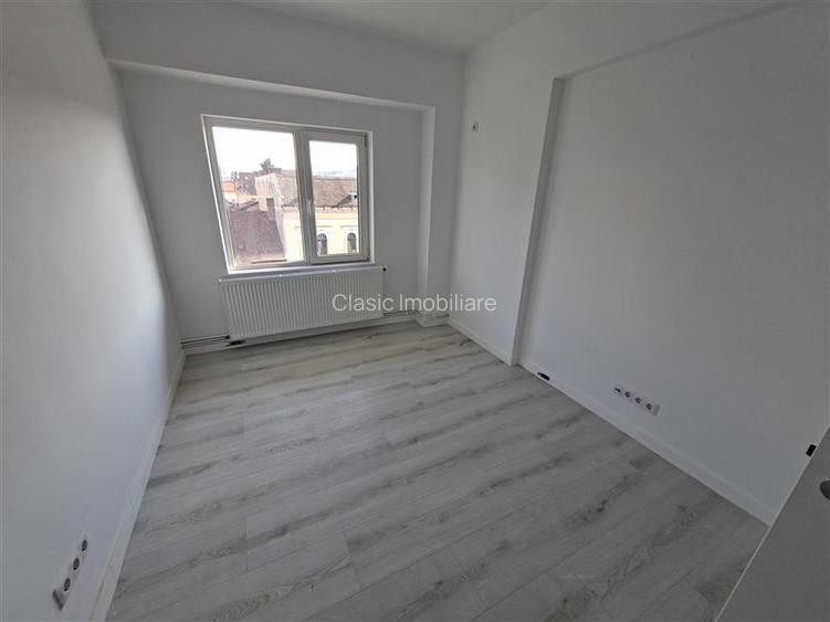 Inchiriere apartament 4 camere pentru locuit sau sediu firma, birouri Centru, Cl - 9