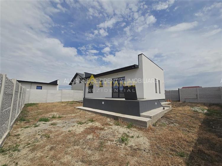Casa parter- 3 camere- pod- beci- 600m de autobuz,scoala - 7