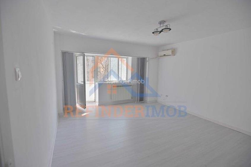 Apartament de vanzare cu 2 camere, zona Decebal - 2