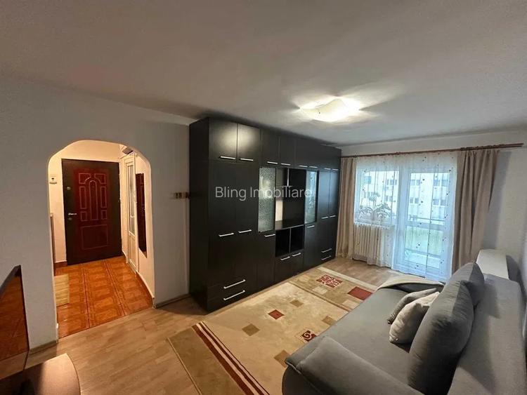 Apartament cu 3 camere, decomandat, etaj intermediar, Zona strazii Brates - 2