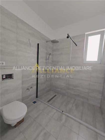 Rate la dezvoltator- 4 camere - 3 bai - apa curenta - 4