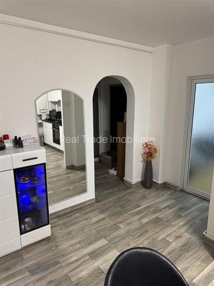 Apartament 3 camere renovat intrare Racadau - 5