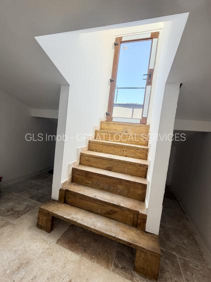 Spatiu pretabul birouri, Salon, Studio in  Mansarda Piata Romana - 9