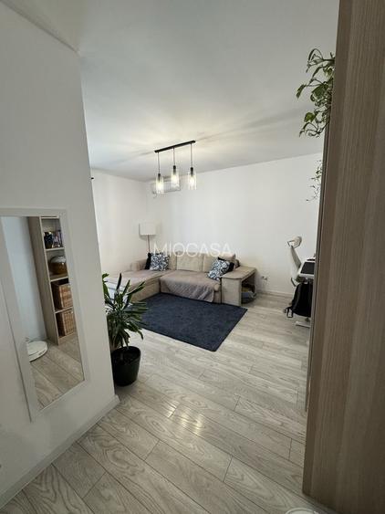 Etaj 1. Decomandat. Mobilat si utilat. 2 Dressinguri. - 3