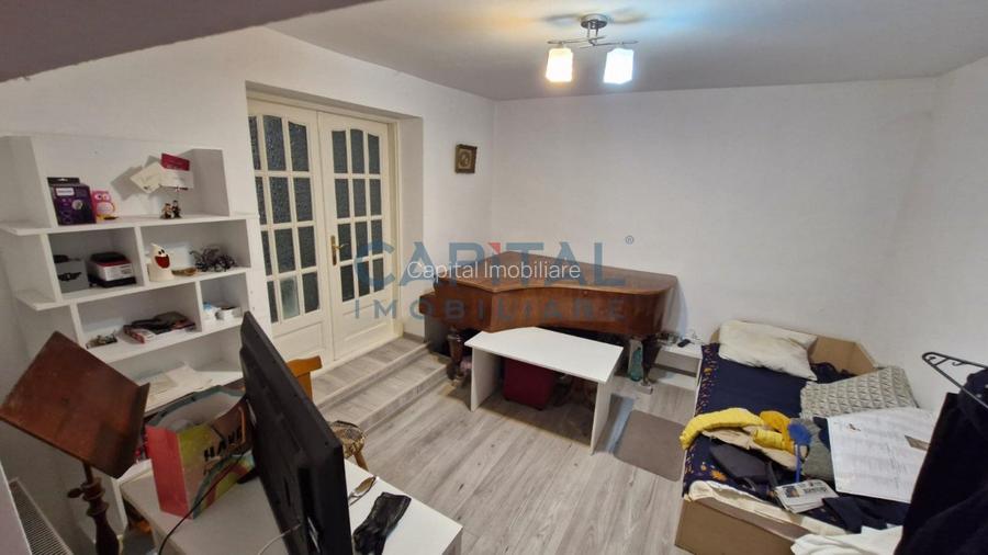 Casa Rogerius singur in curte, amenajata in doua apartamente comision 0% - 5