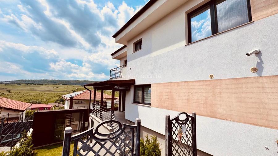 Casa individuala moderna cu priveliste panoramica - Str. Dealul Fanatelor - 15