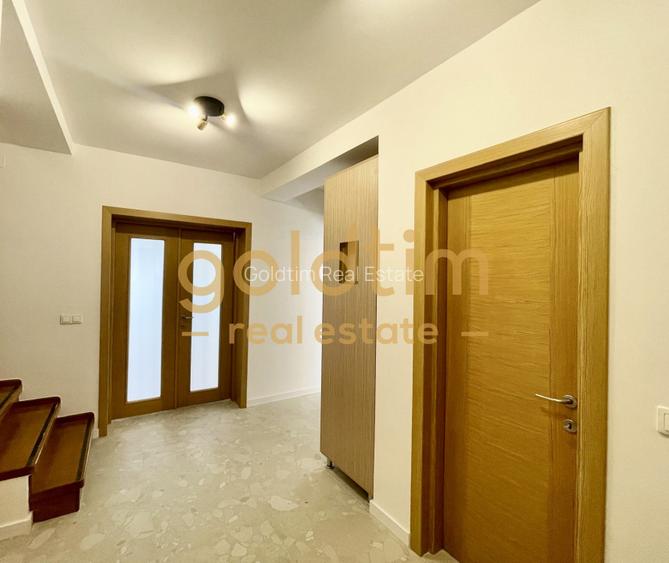 SUPERBA/SPATII DEPOZITARE/ANSAMBLU INCHIS CU PISCINA/RENOVATA - 2