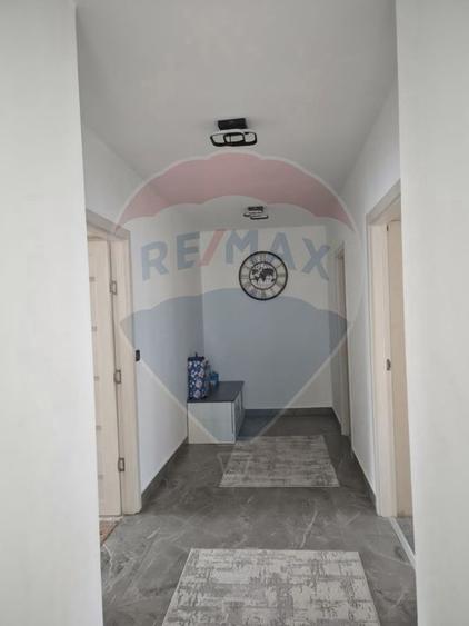 Casă / Vilă cu 3 camere de vânzare în zona Central