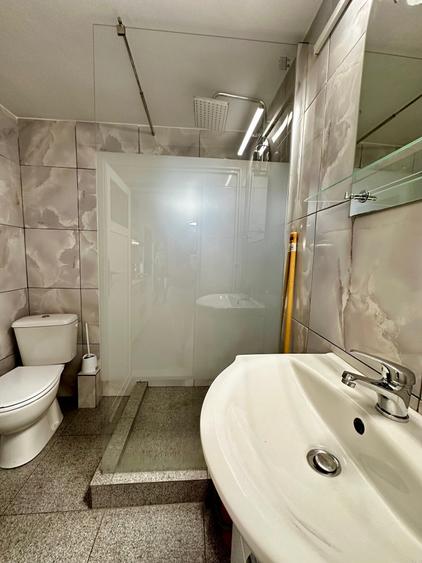 Apartament cu 3 camere | Parcare in curte | Între Lacuri