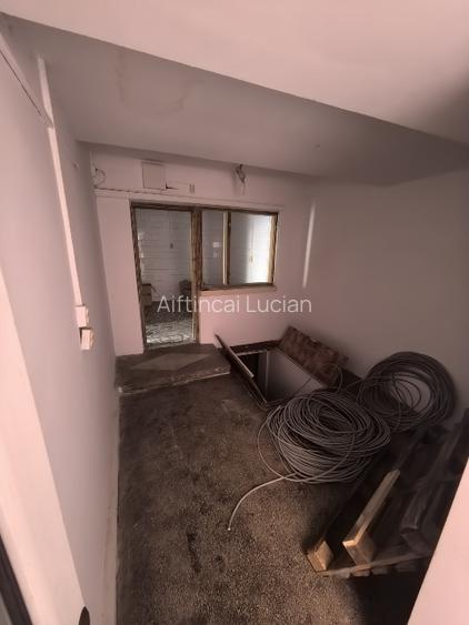 Casă situată Ultracentral având destinația de spatiu comercial cu 3 accese - 4