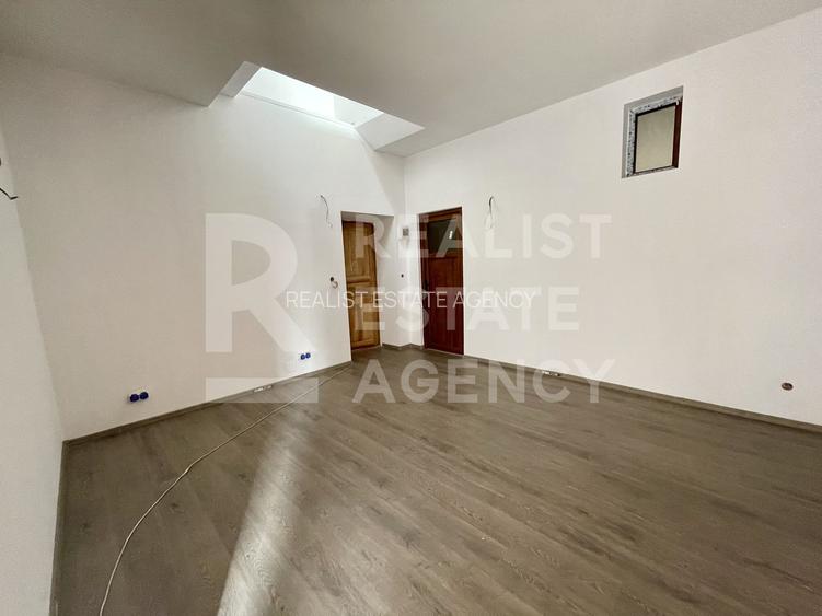 Vânzare, clădire impresionantă, 11 camere, 9 dormitoare, Păcurari - 4