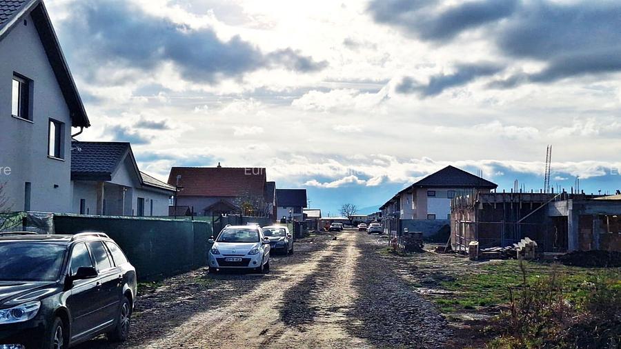 Vând teren comuna Cristian jud Brașov 714 metri patrați preț 78.000 E - 3