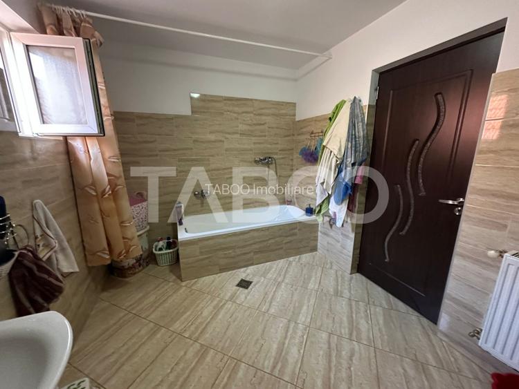 Casa noua 3 camere 300 mp anexe teren liber 1550 mp Margineni - 13