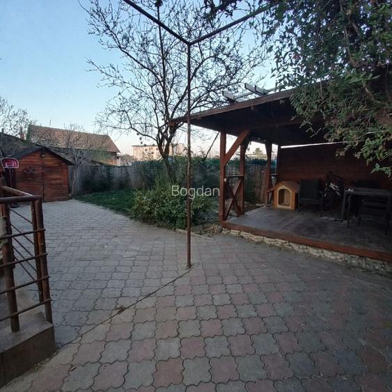 Proprietar vând casă P+1E+M, cu 8 camere în Ghiroda - 6