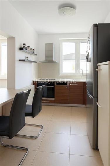 Apartament cu 3 camere in Decebal - 3