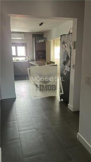 Apartament modern cu 4 camere 2 bai si logie inchis in Strand - 16