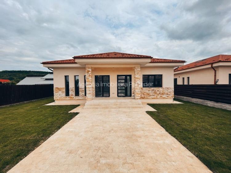 casa / vila Stefanesti , "La Cheie'' , finisaje + pozitie DEOSEBITA ! - 2