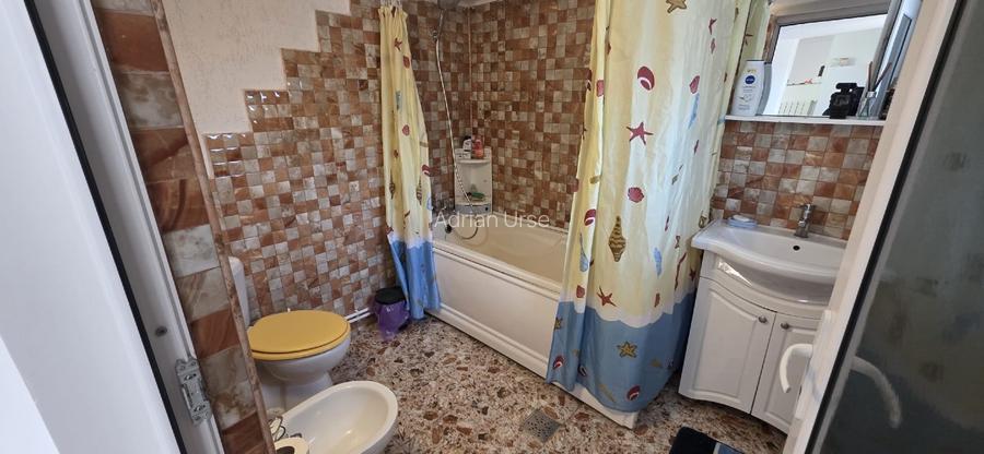 Casa de vanzare 3 camere - 8