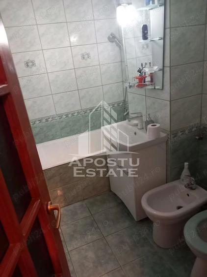 Apartament 3 camere de vanzare, boxa, zona Girocului, Timisoara