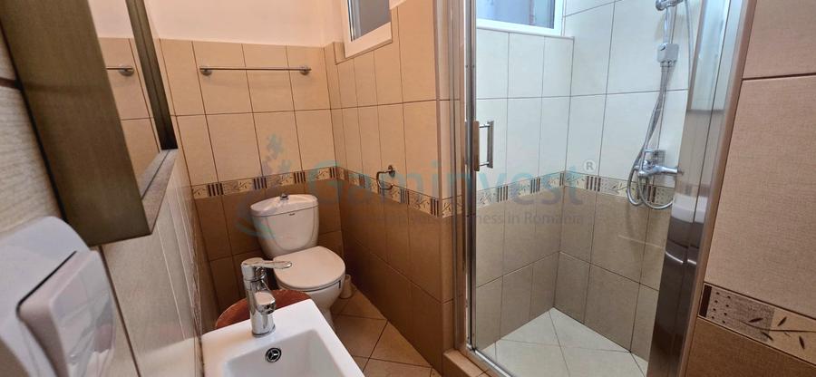 Apartament rustic-ultracentral cu 4 camere de inchiriat,Oradea,Bihor