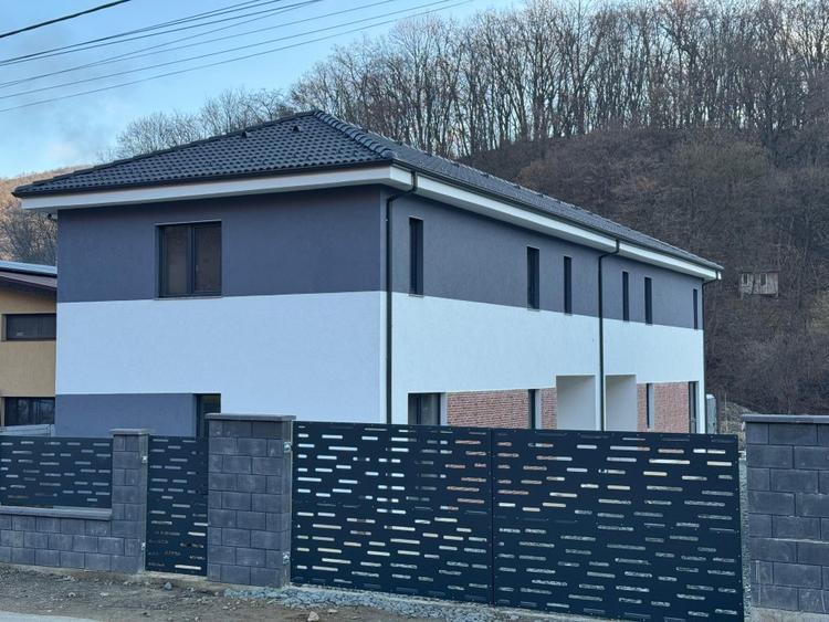 Ansamblu de case de vanzare Floresti zona Tauti finalizat