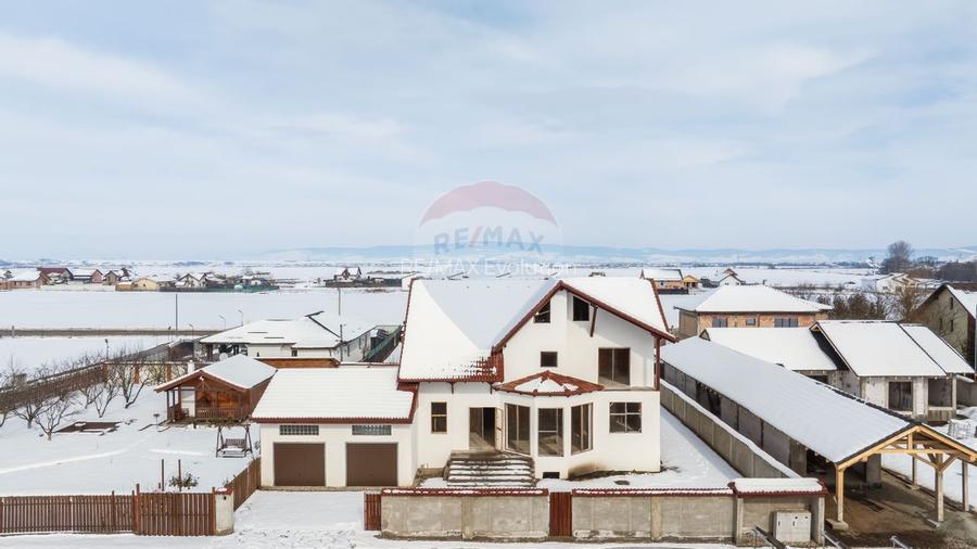 COMISION 0%| Casă individuală | 2 garaje | 192 mp utili | 847 mp teren - 24