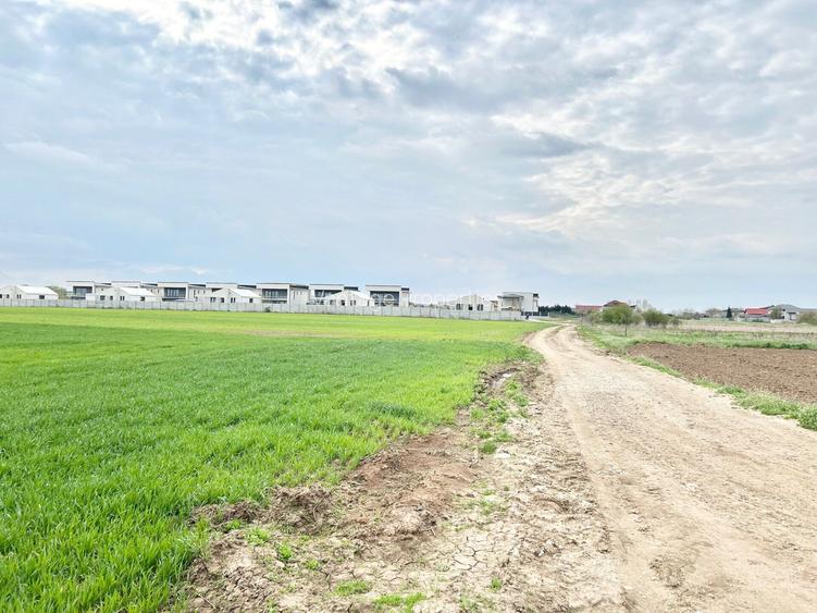 Teren intravilan 4657 mp, deschidere 30 ml, Ostratu, strada Lotusului - 10