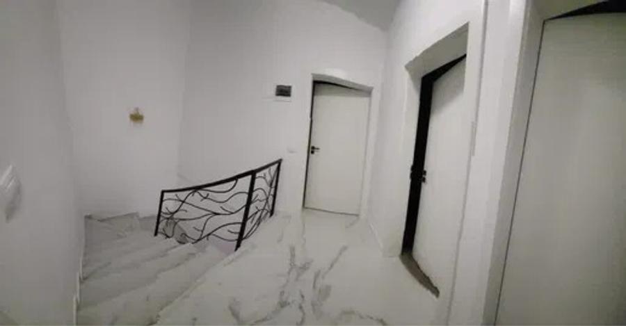 Casa + curte , 4 camere , zona Valea Adanca