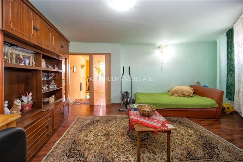 Pe incantare florala, casa cu 5 camere, curte individuala - Central, Brasov - 35