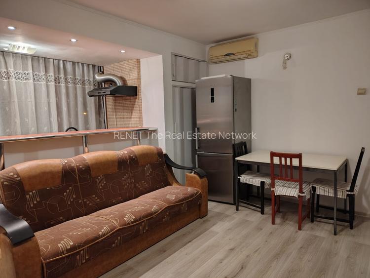 Eroii Revolutiei, doua minute metrou - 5