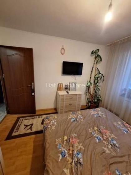 102000 euro -3camere-2bai -69mp- Sebastian - bloc 1982 - 6