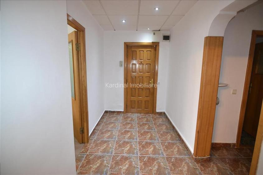 Apartament de 3 camere spațios și bine compartimentat Carpatilor - 8