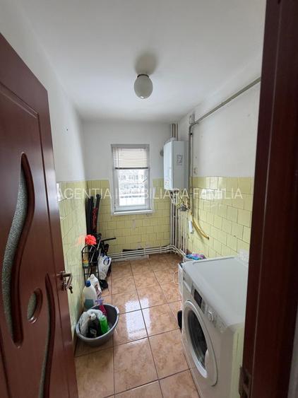 Vanzare apartament cu 4 camere in  Micro 39b, langa scoala 34, etaj 1. - 10