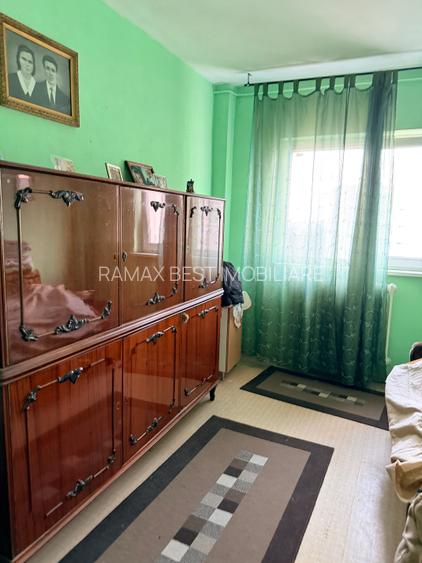 Piața muncii , parc Gheorghe Petracsu - 8