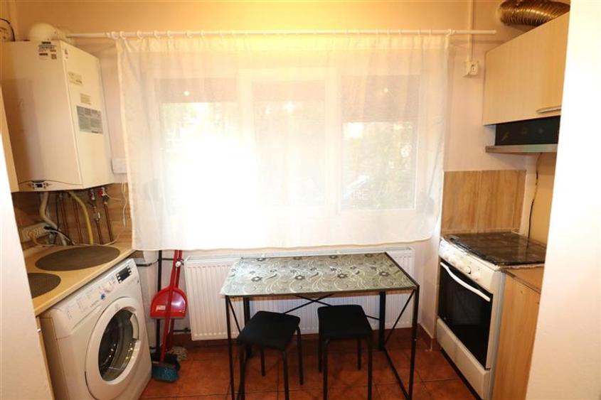 Garsoniera, centrala proprie, zona Lipovei - 4