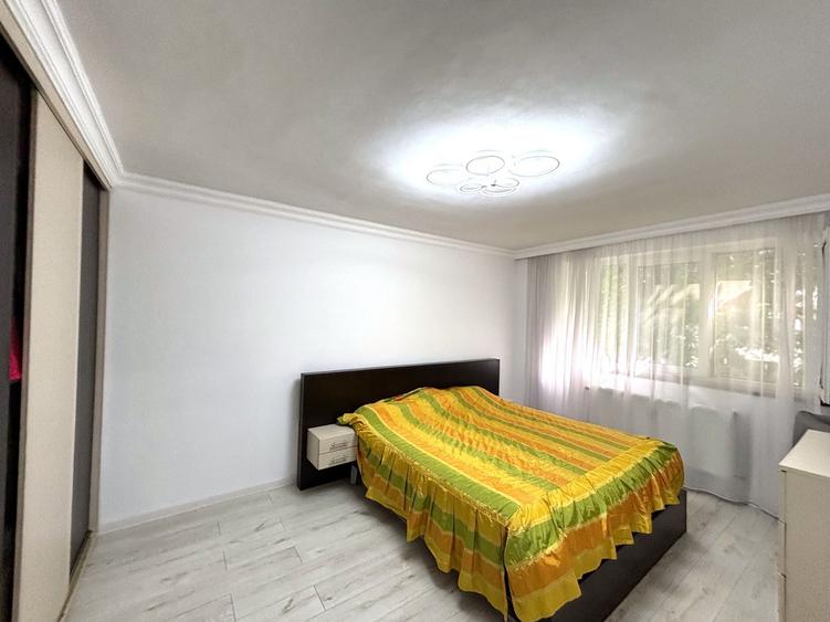 Apartament 3 camere Ozana – etaj 1, parcare inclusă, pet friendly, semi-mobilat