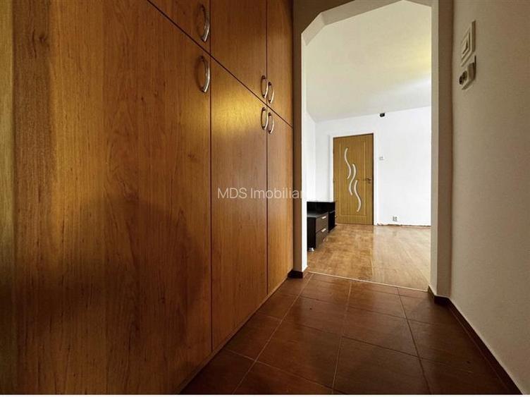 Renovat complet aproape de Mall in bloc mansardat - 5