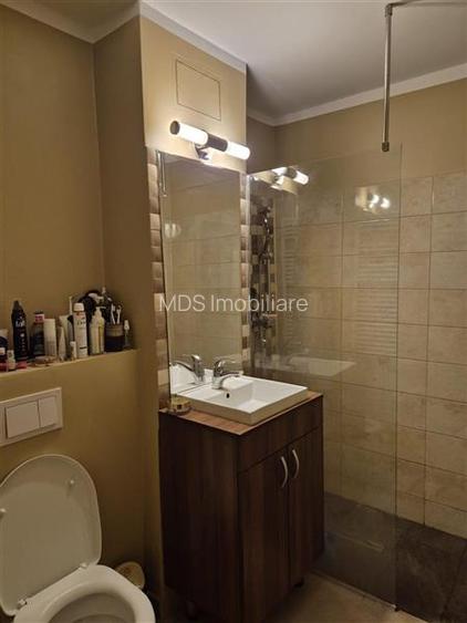 Decomandat cu 2 băi la etajul 3 - 9