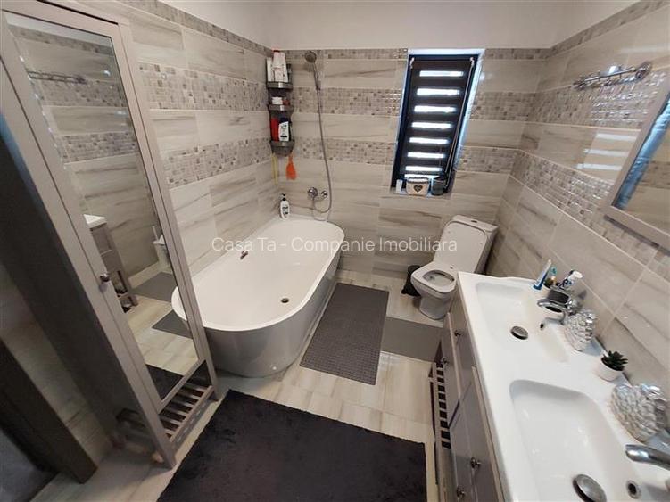 Vila deosebita pe Soseaua Rediu vis-a-vis de lac - 14