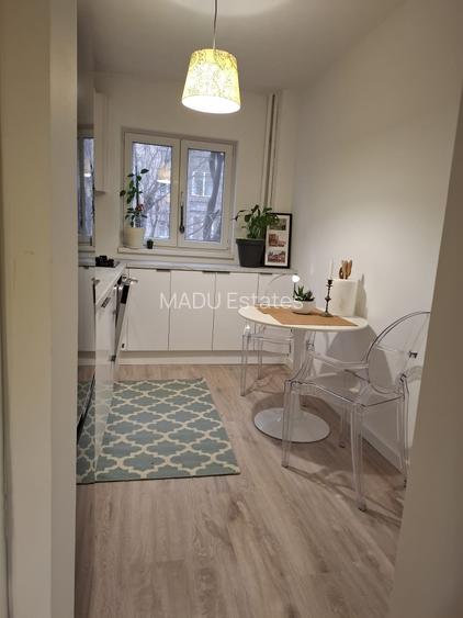 Tineretului, 2 camere decomandat, etaj 2, mobilat utilat, bloc 1983, parcare ADP - 10