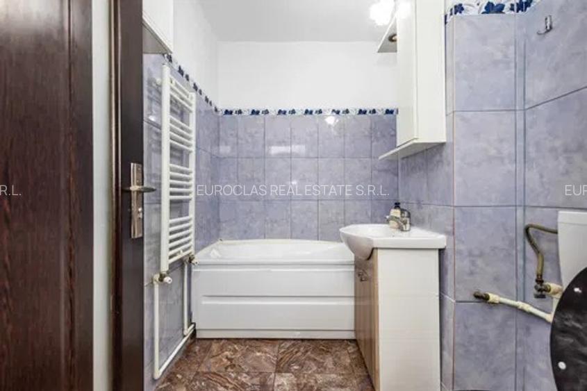 Apartament 2 camere decomandat - Inel II(Triton) - 120.000 euro (Cod E11+E12) - 8