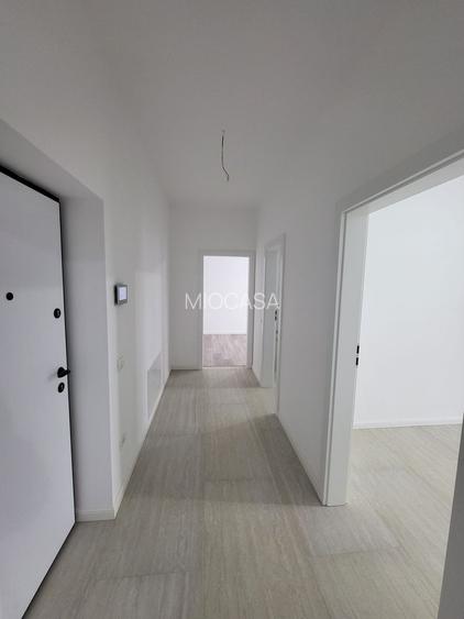 Bloc Nou. Etaj 1. Decomandat. Bucatarie Inchisa. Asfalt - 5