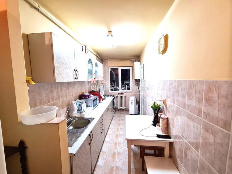 Apartament cu 2 camere decomandate, str. Parang - 12