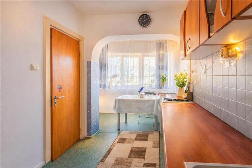 Distinctiv apartament, decomandat, 3camere, boxa, loc parcare, Central, Brasov - 2