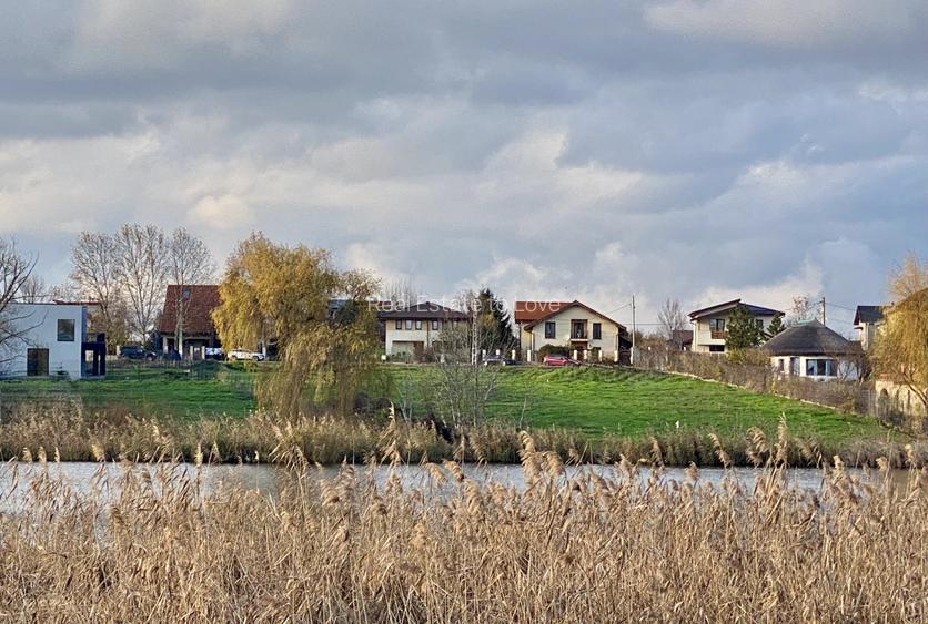 Teren vedere panoramica parțială lac si pădure, central, toate utilitățile - 9
